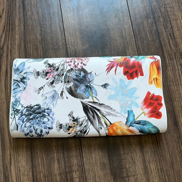 Beautiful Floral Clutch - Picture 2 of 7